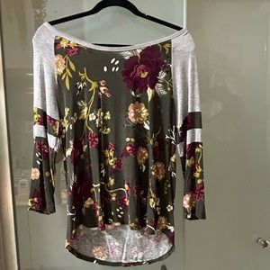 Long sleeve tee shirt